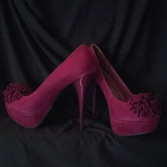 Shoes - Picture 5 of 7